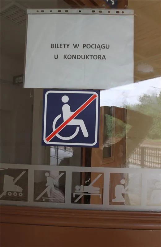  Podróżni są odsyłani do konduktora