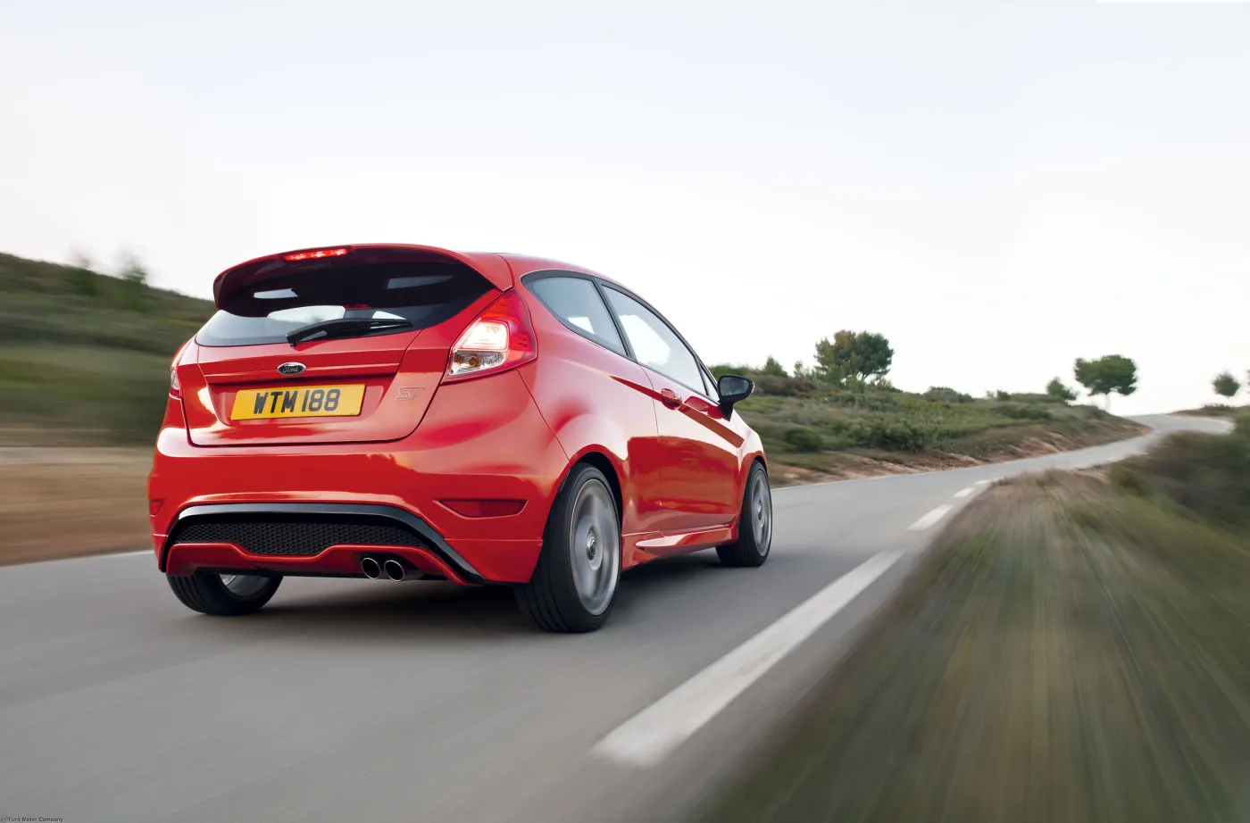 4607900-ford-fiesta-st-02.jpg