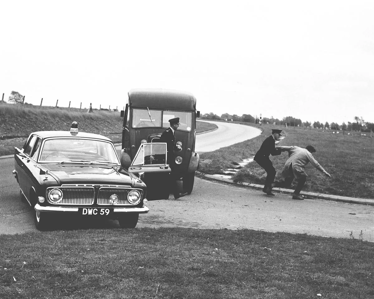 4270453-616565-1962-z-cars.jpg