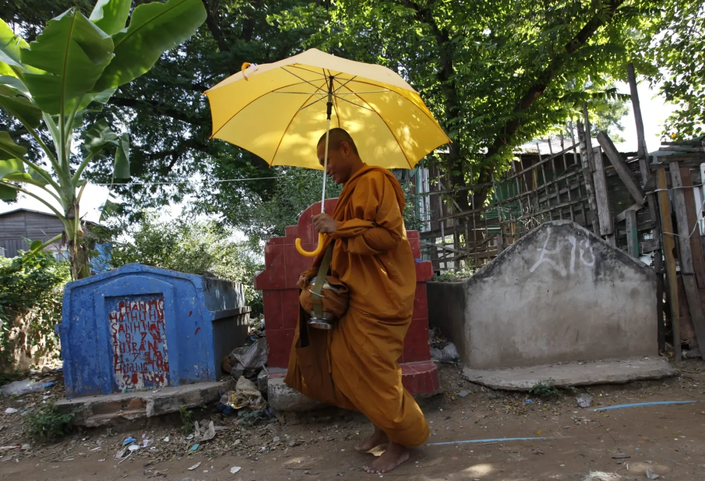4279105-cmentarz-kambodza.jpg
