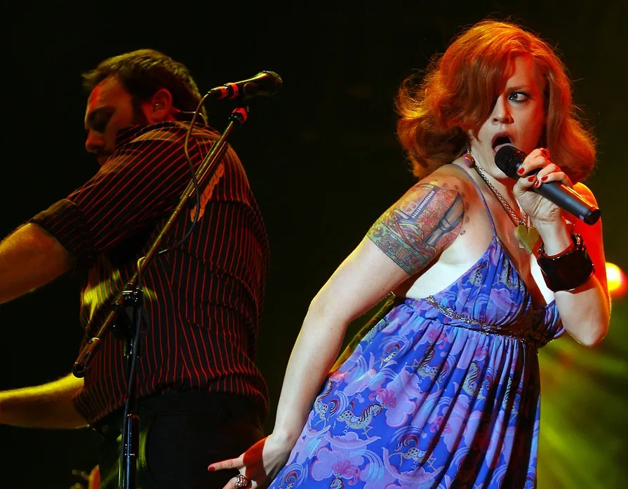 4913234-scissor-sisters.jpg