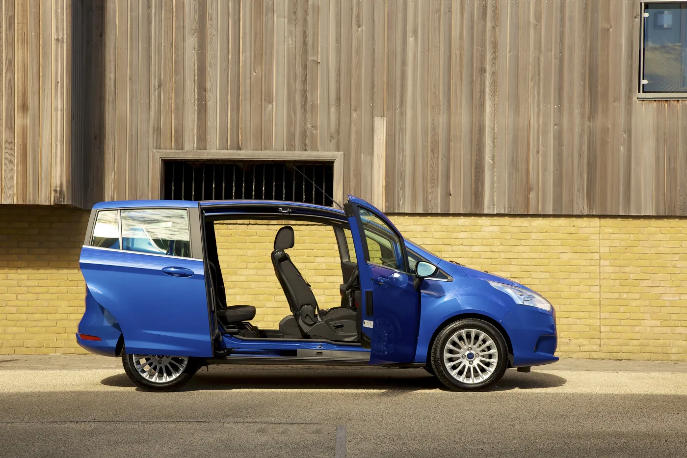 5054560-new-ford-bmax-04.jpg