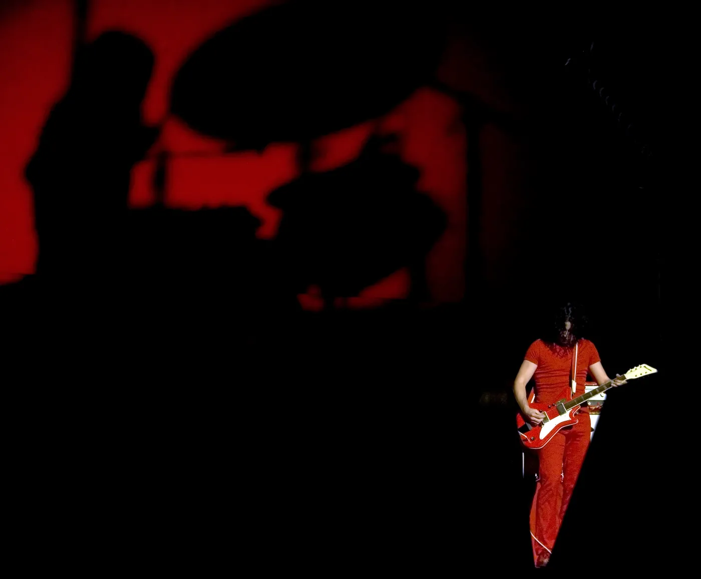 4704424-the-white-stripes.jpg