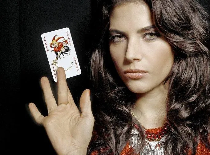 3296475-weronika-rosati.jpg