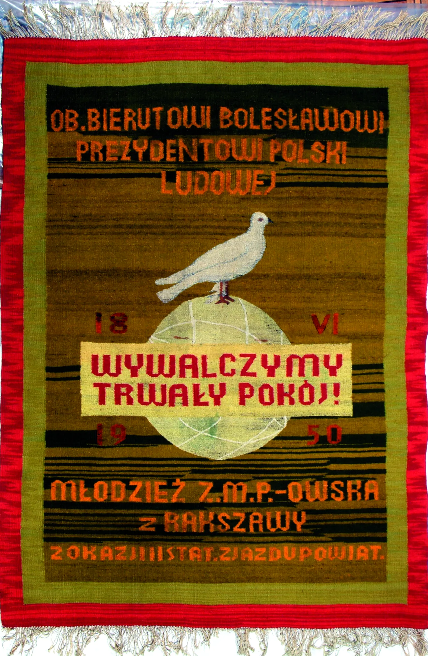 4730009-tkanina-w-zachecie.jpg