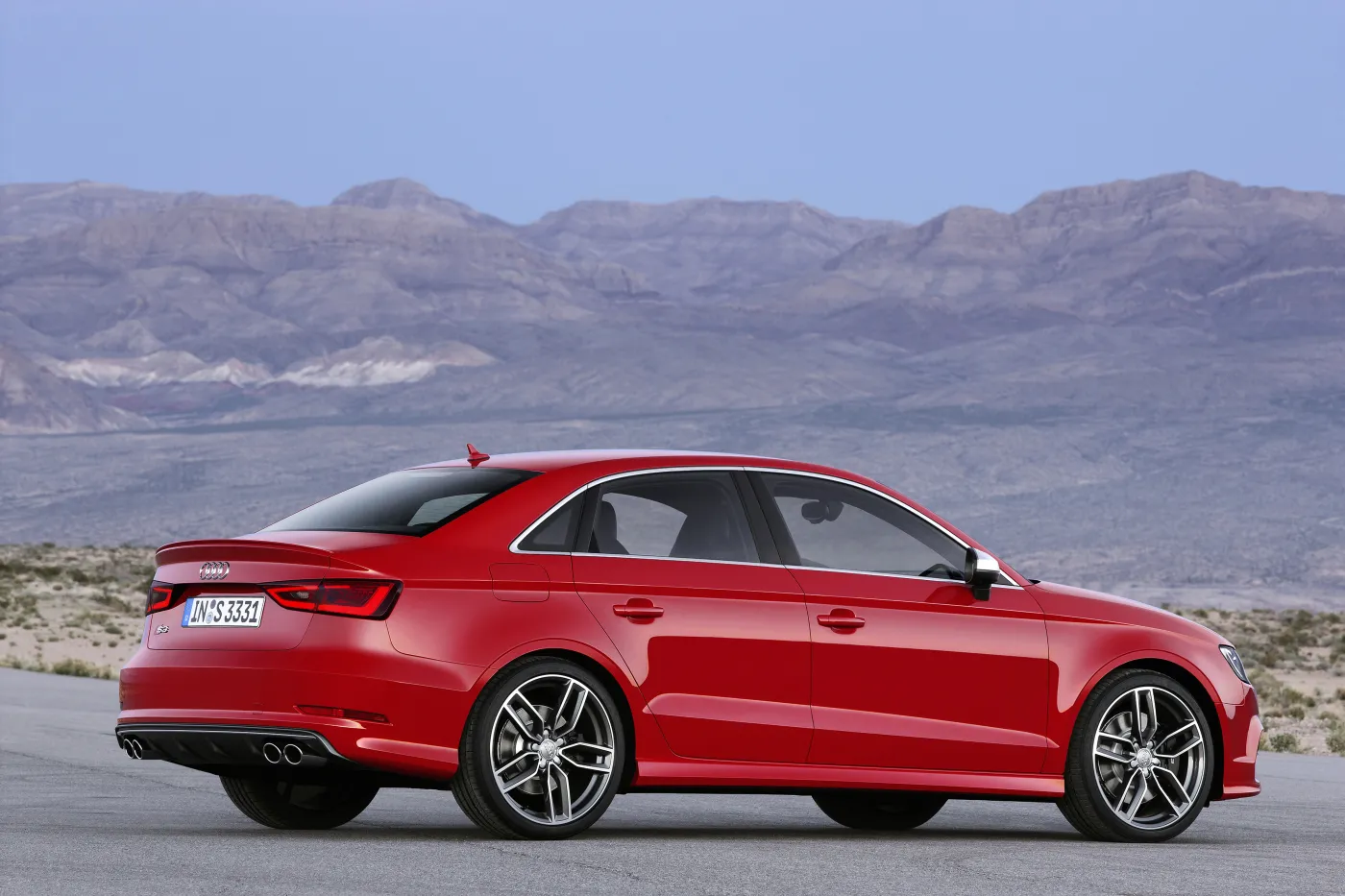 4781518-s3l130003-large.jpg