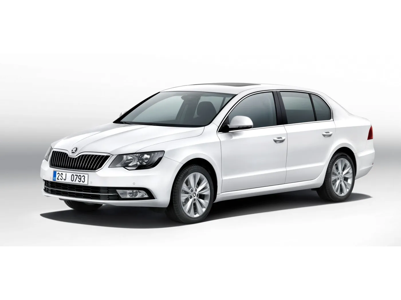 4801582-002-superb-front.jpg