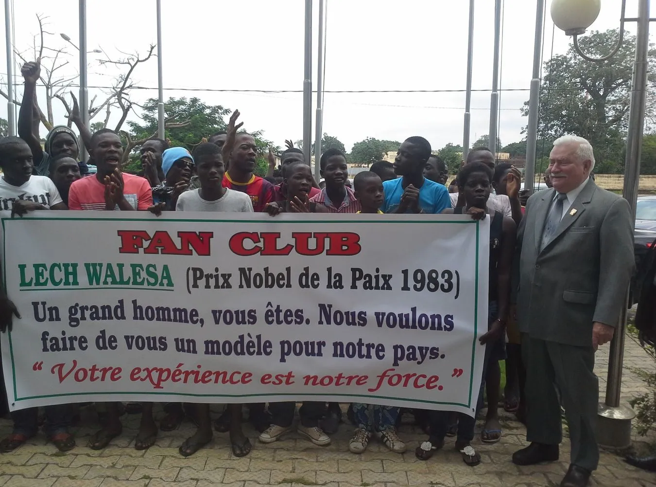 5272613-lech-walesa-w-togo.jpg