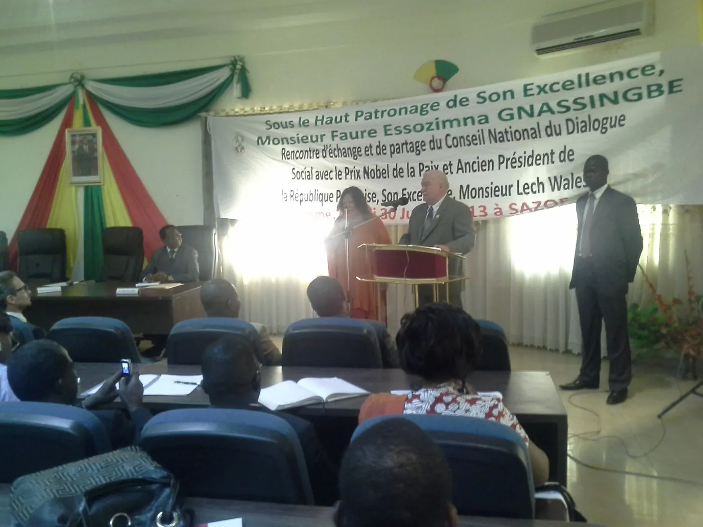 5273368-lech-walesa-w-togo.jpg