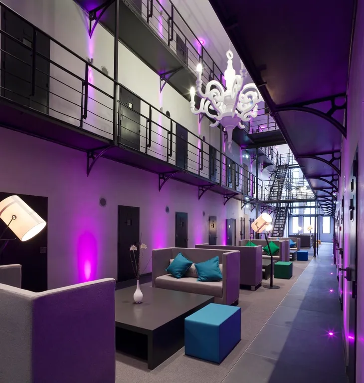 5273070-hotel-w-wiezieniu.jpg