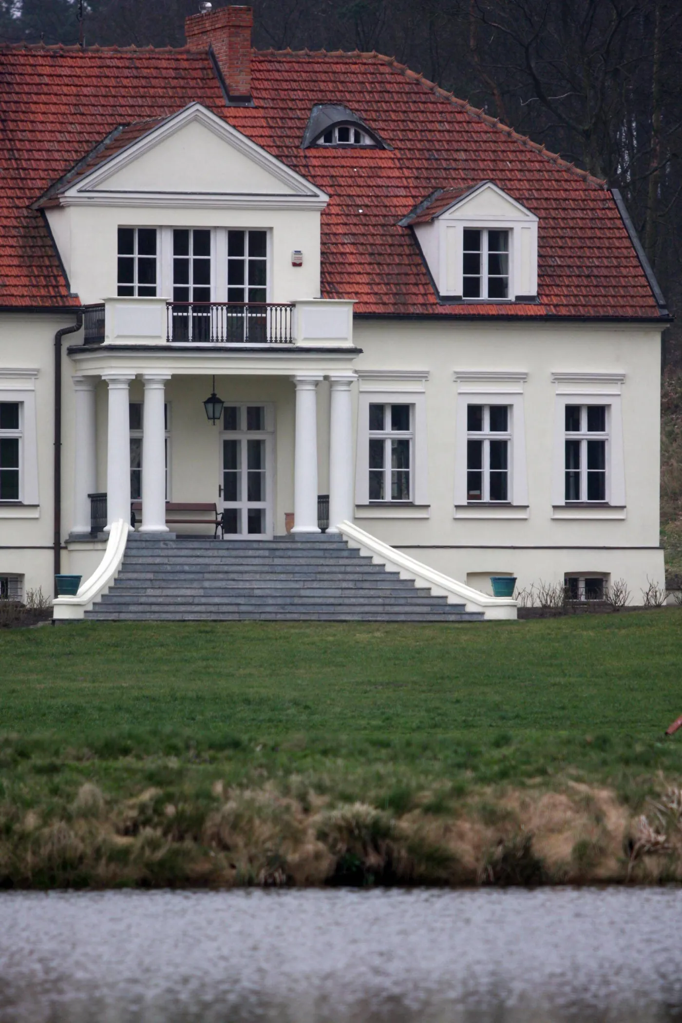5275405-zabytkowy-dworek.jpg