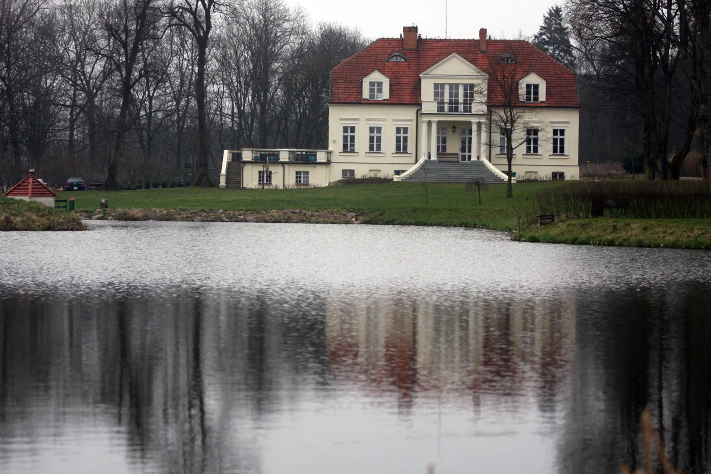 5275347-zabytkowy-dworek.jpg