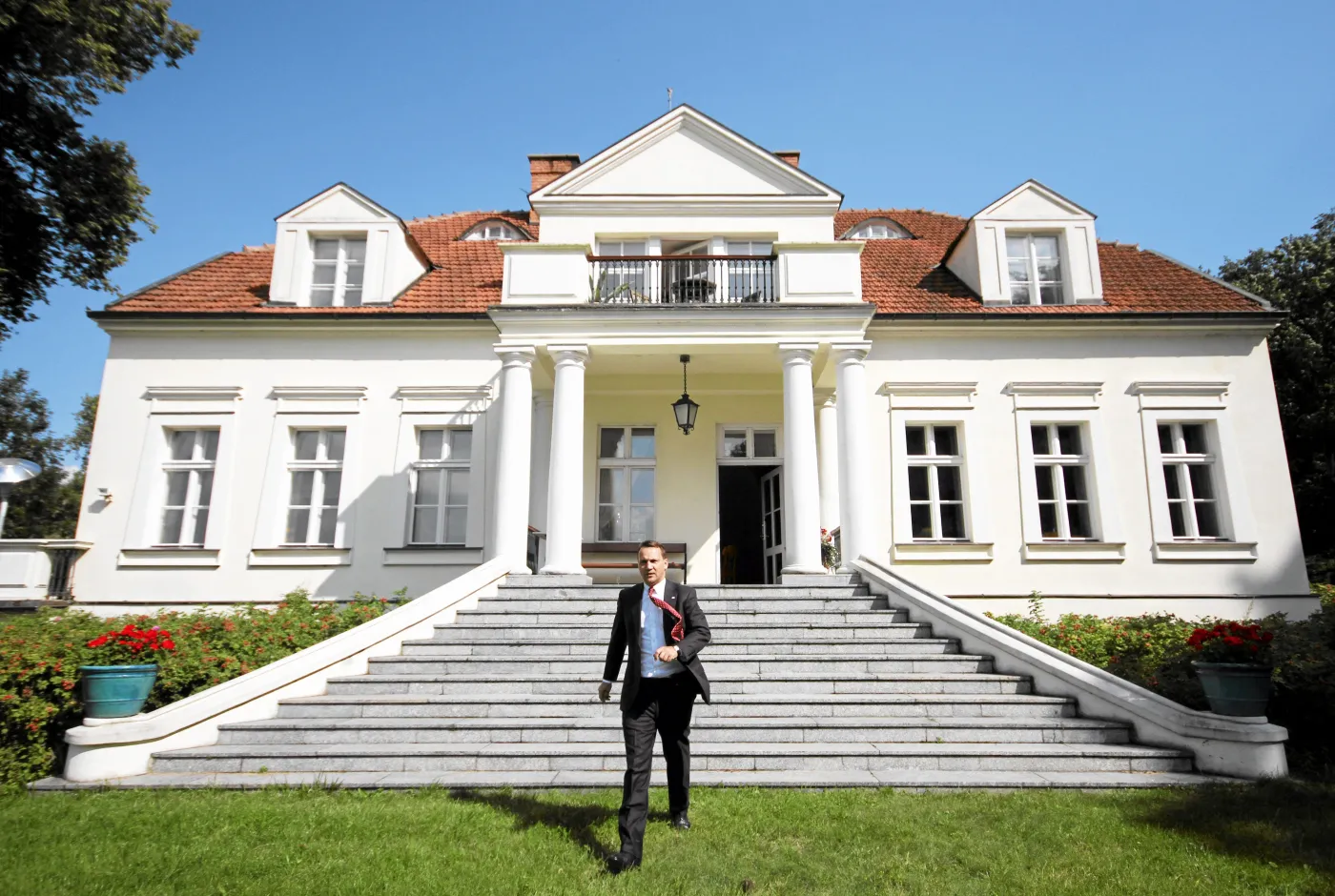 5275376-zabytkowy-dworek.jpg