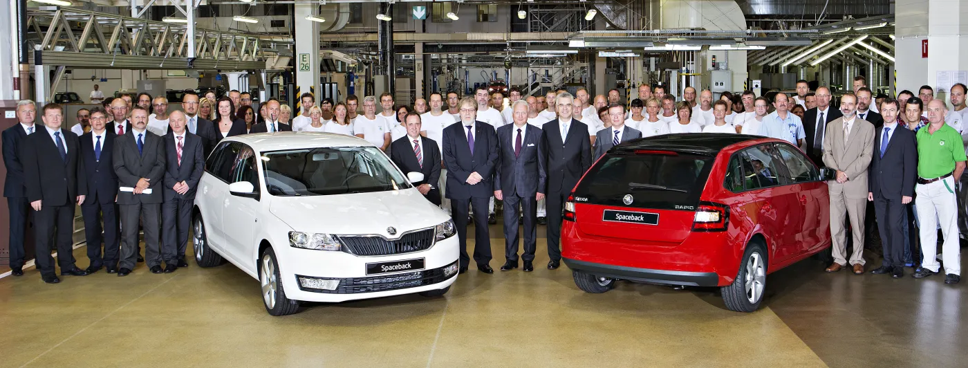 Skoda już buduje nowe auto dla ludu! Większe i tańsze od golfa! ZDJĘCIA z fabryki
