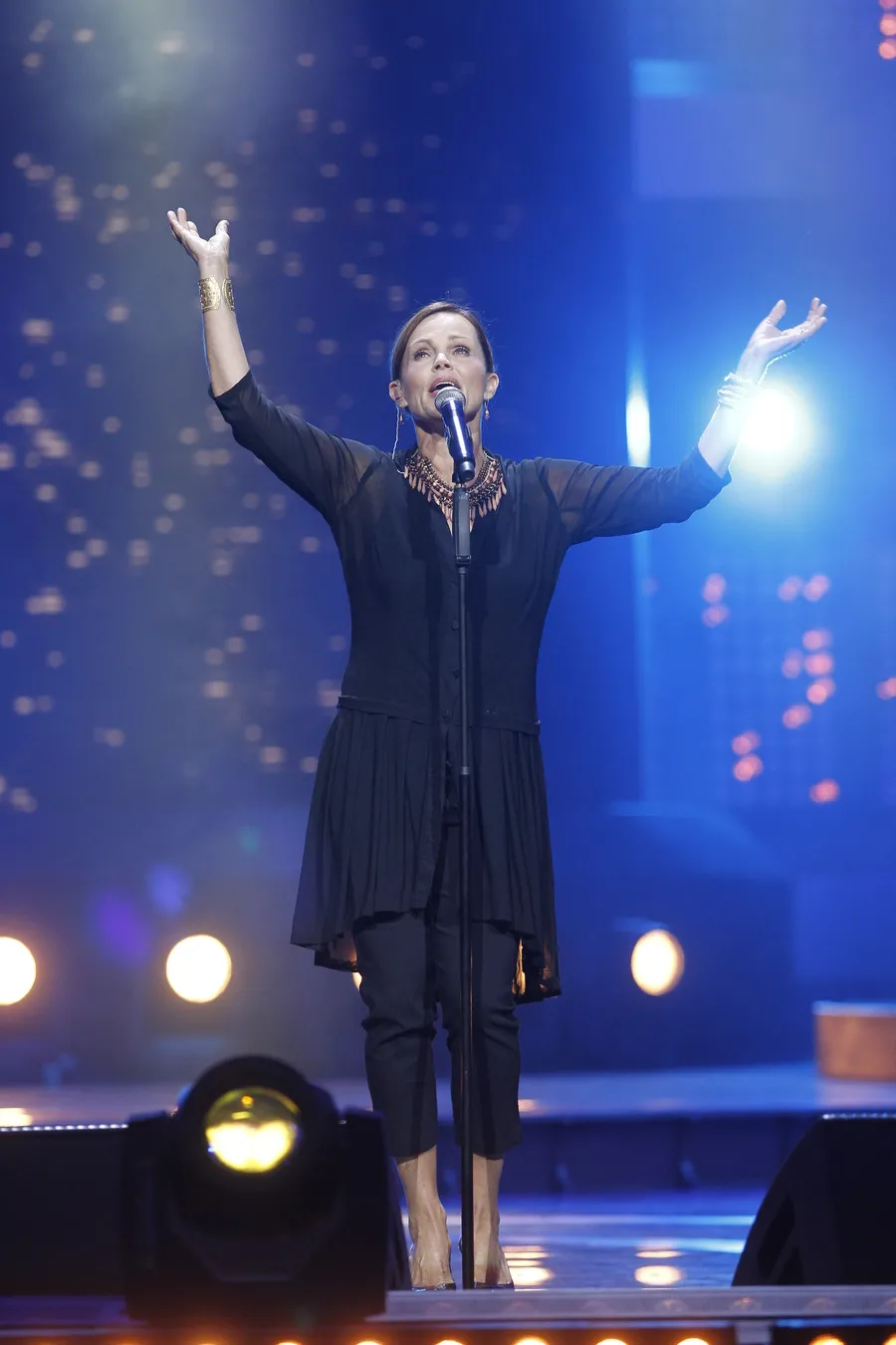 5334278-belinda-carlisle.jpg