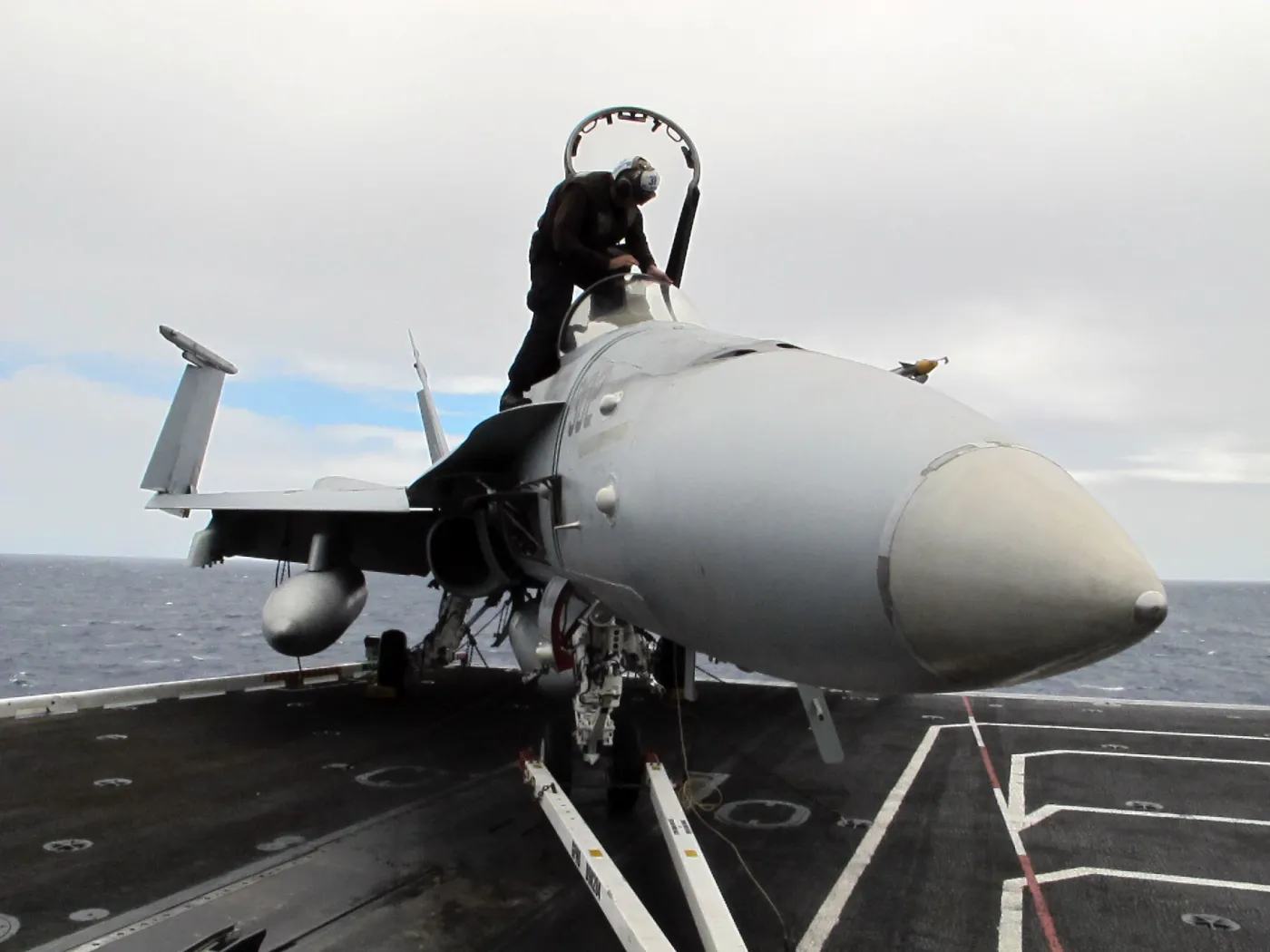 5360880-uss-nimitz-okret.jpg