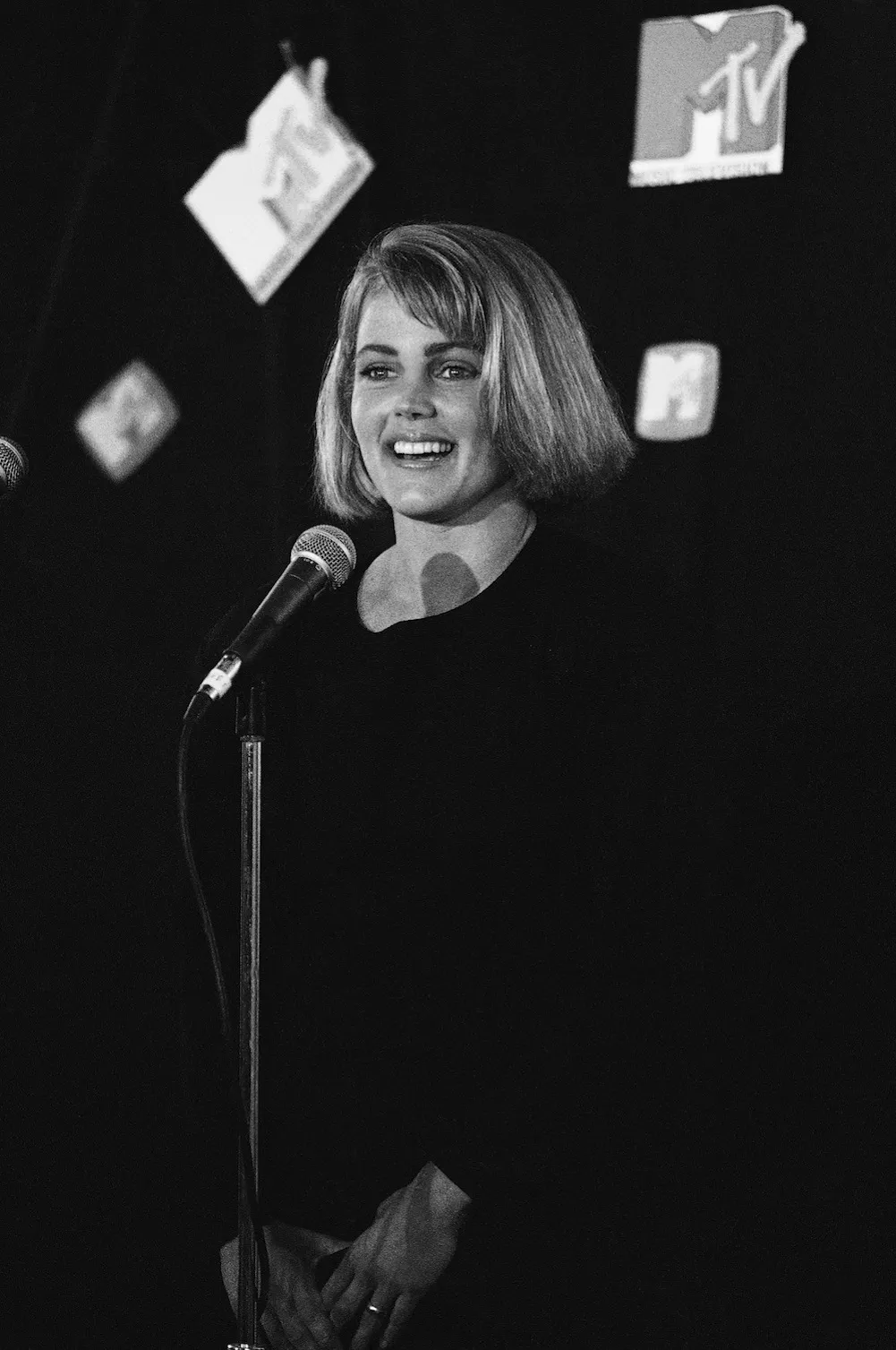 5334947-belinda-carlisle.jpg