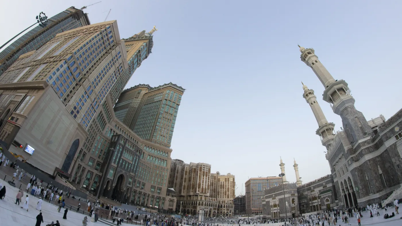 5472048-clock-royal-tower.jpg