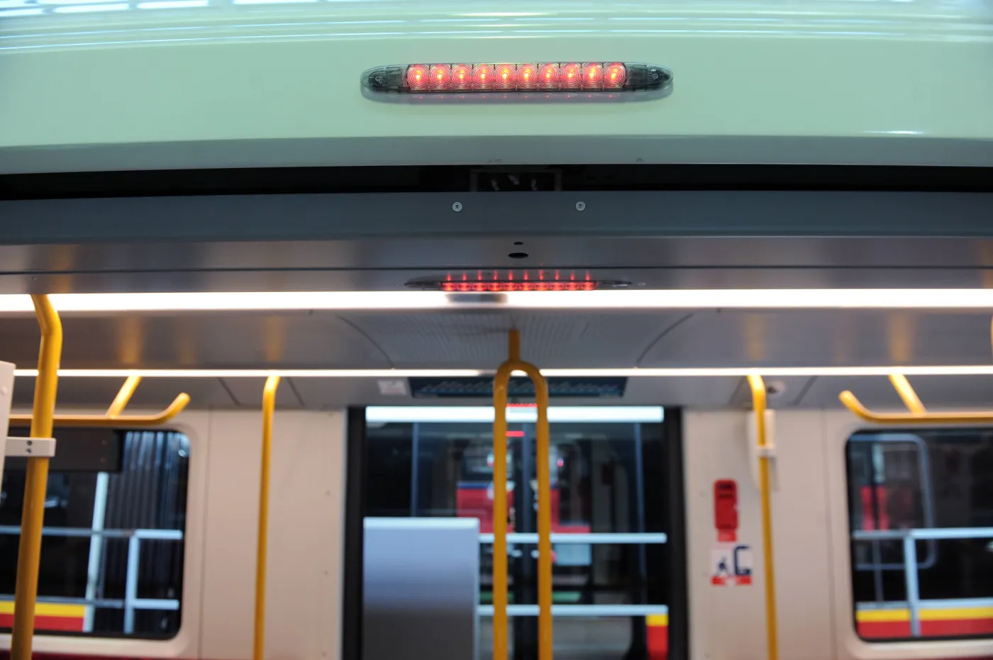 5486013-nowe-pociagi-metra.jpg
