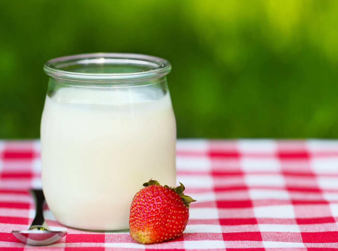 4954642-jogurt-i-truskawka.jpg
