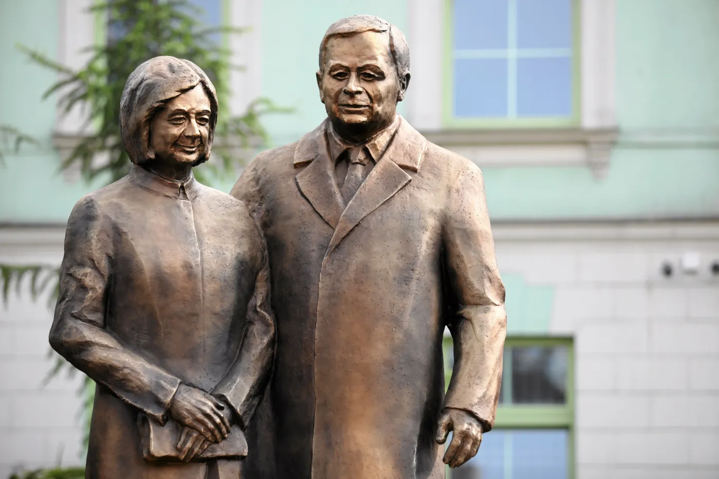 5102430-pomnik-kaczynskich.jpg