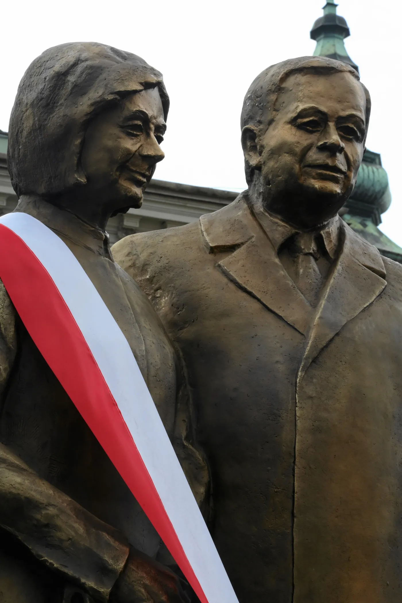 5102459-pomnik-kaczynskich.jpg