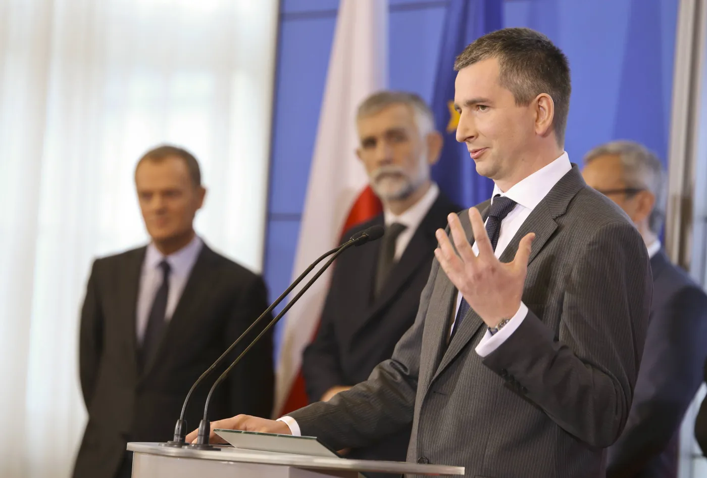 Szczurek weźmie się za podatki. "Nie będziemy ścigać się z Hongkongiem..."