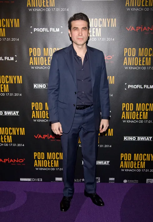 5831495-pod-mocnym-aniolem.jpg