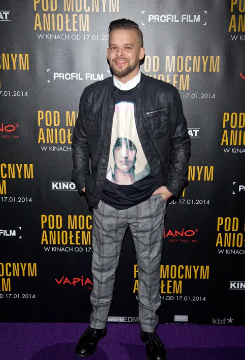 5831645-pod-mocnym-aniolem.jpg