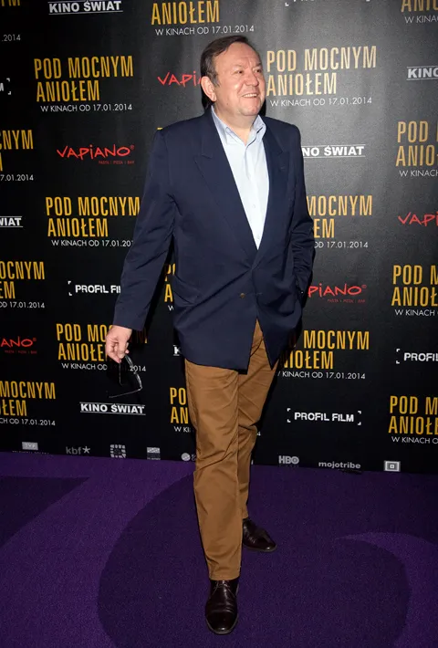 5831374-pod-mocnym-aniolem.jpg