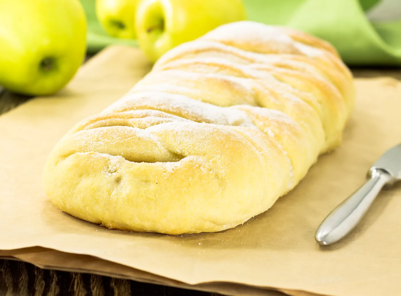 5850185-strudel-z-jablkami.jpg