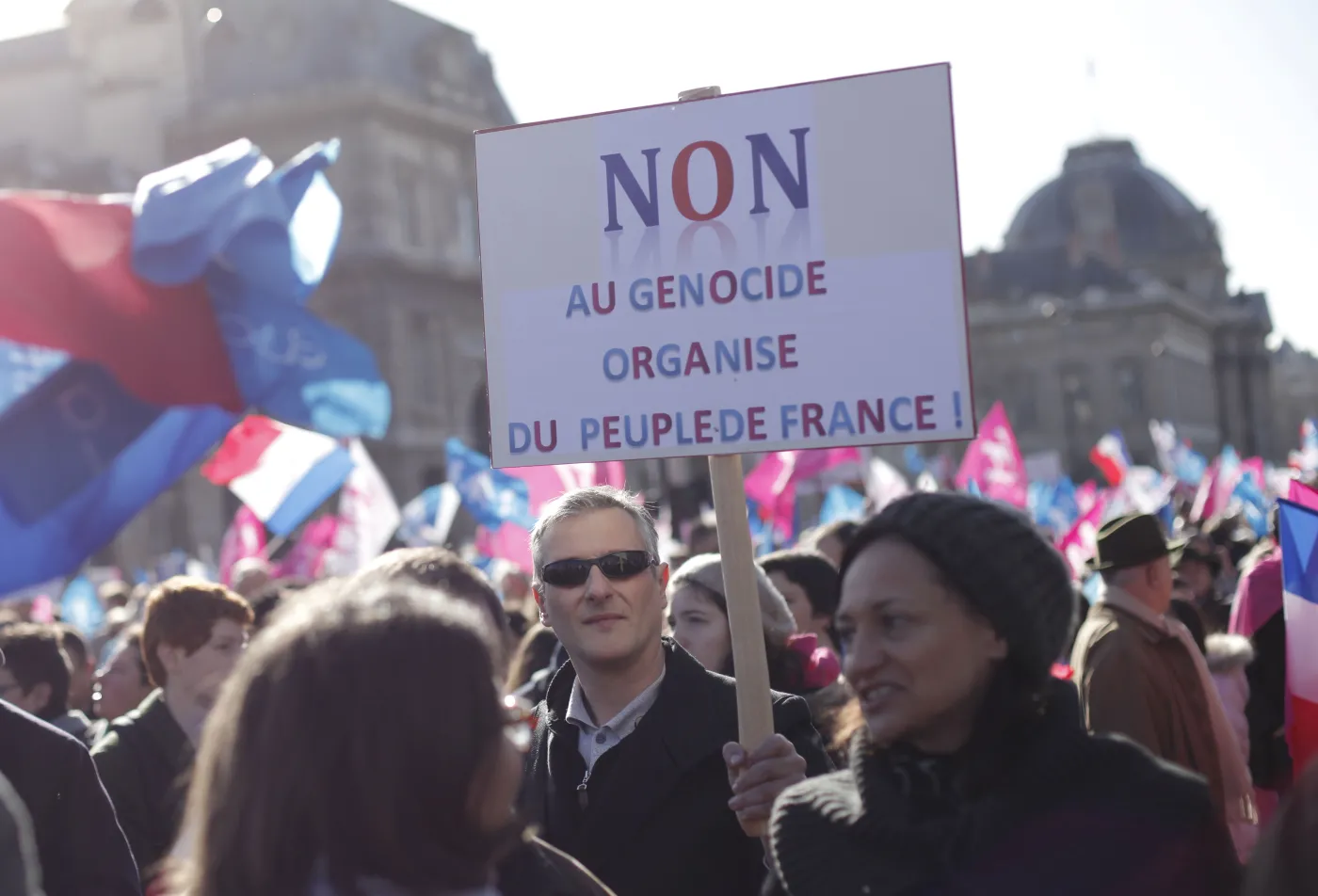 Protesty na ulicach Paryża. Pół miliona ludzi przeciw Hollande'owi