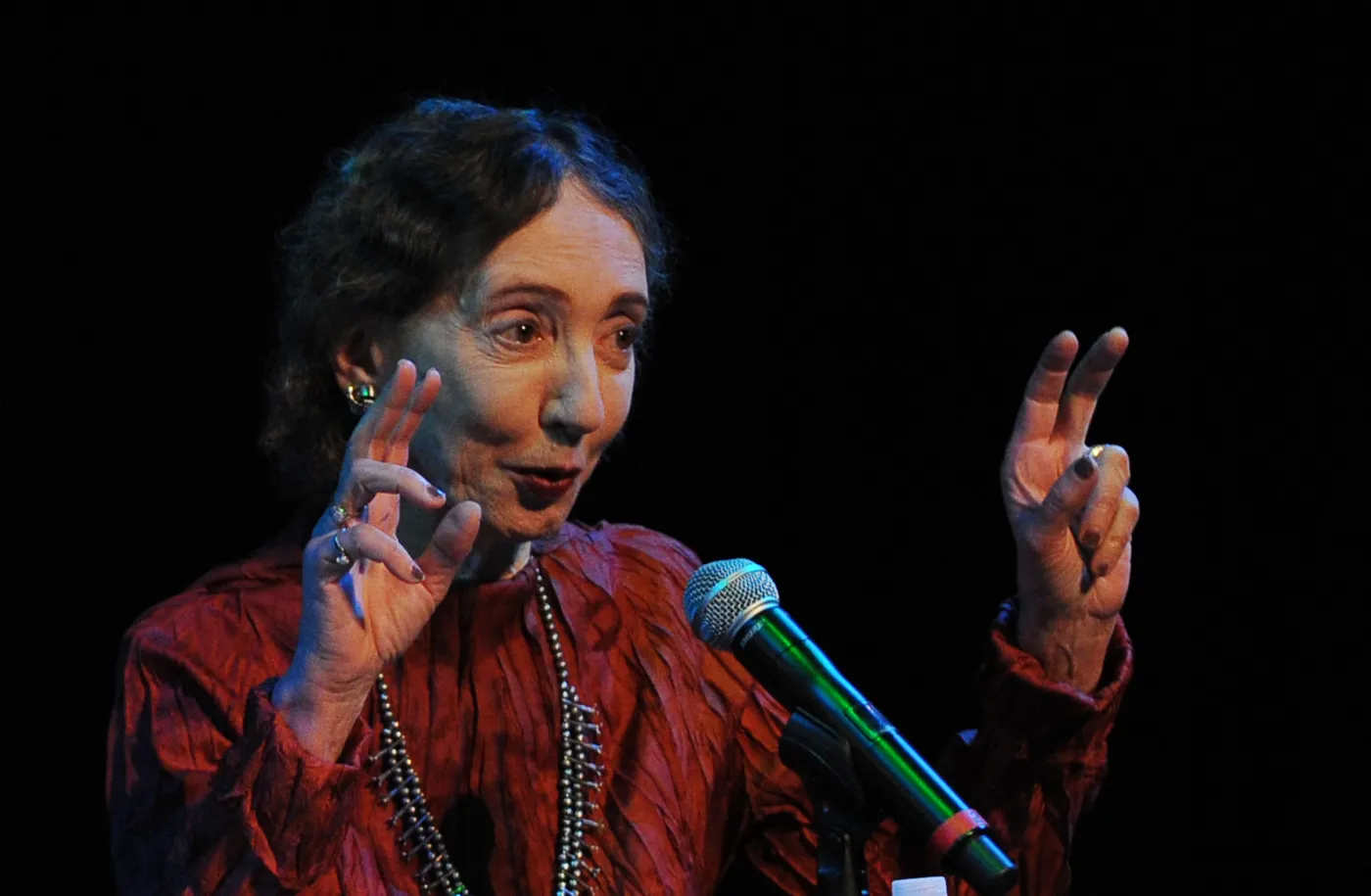 5498815-joyce-carol-oates.jpg