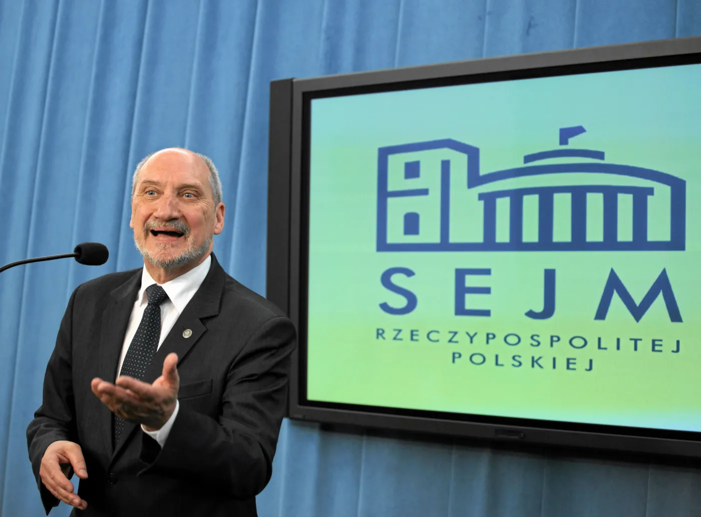 Kopacz sprawdzała, czy można zamknąć zespół smoleński? Macierewicz oburzony