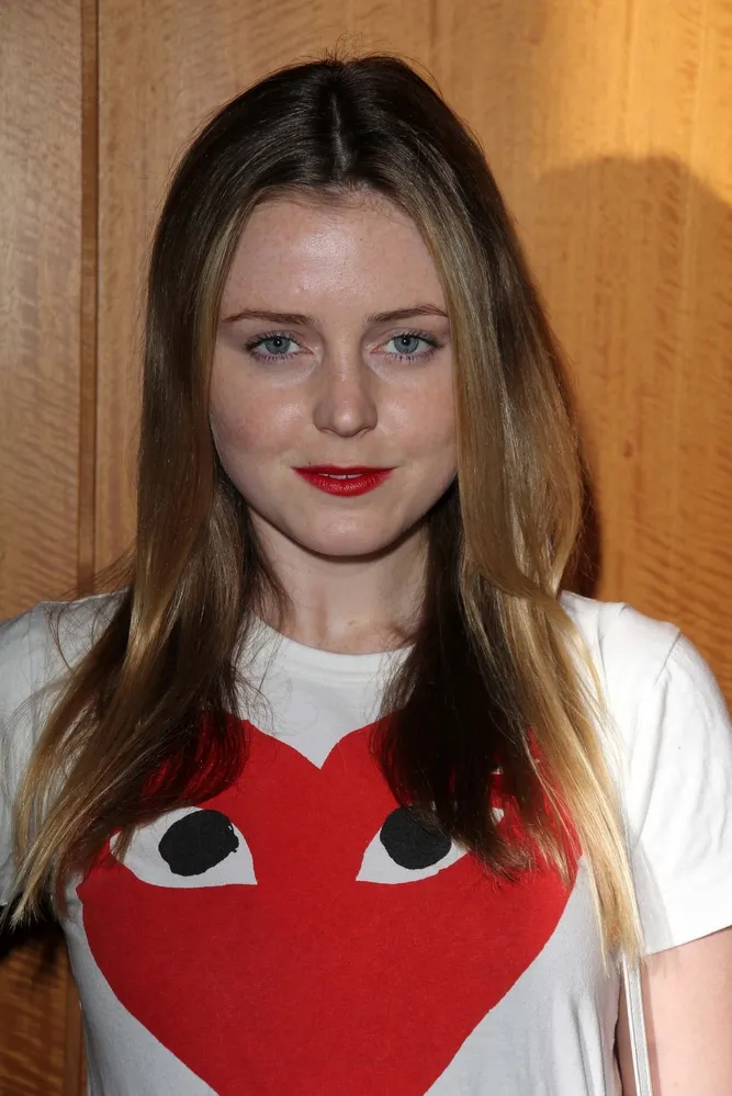 5622365-lorraine-nicholson.jpg