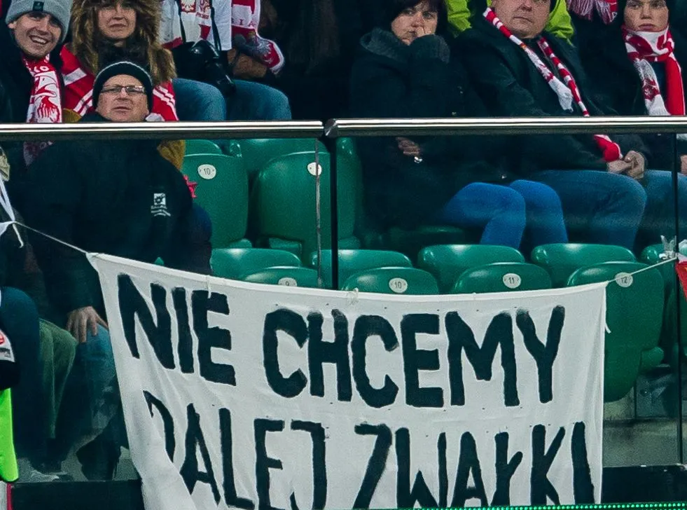 Kibice wygwizdali kadrę Nawałki. Piłkarz o fanach: Przyszli się nażreć