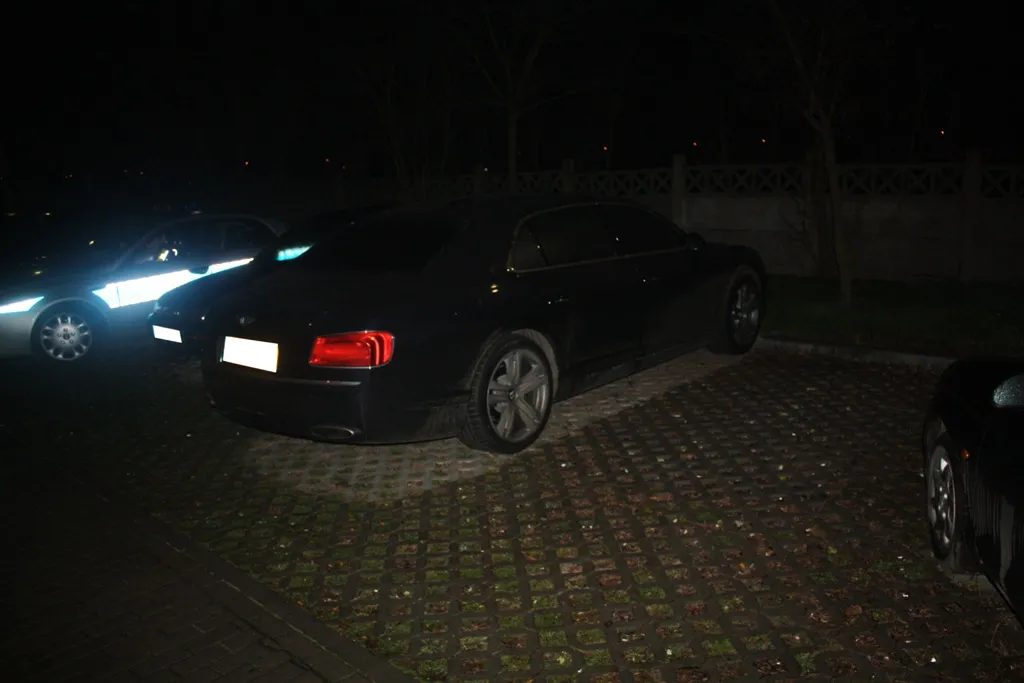 5643205-bentley171113-2.jpg