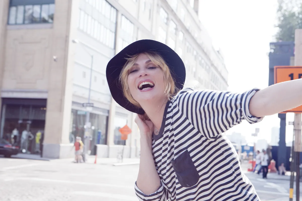 6133445-emmanuelle-seigner.jpg