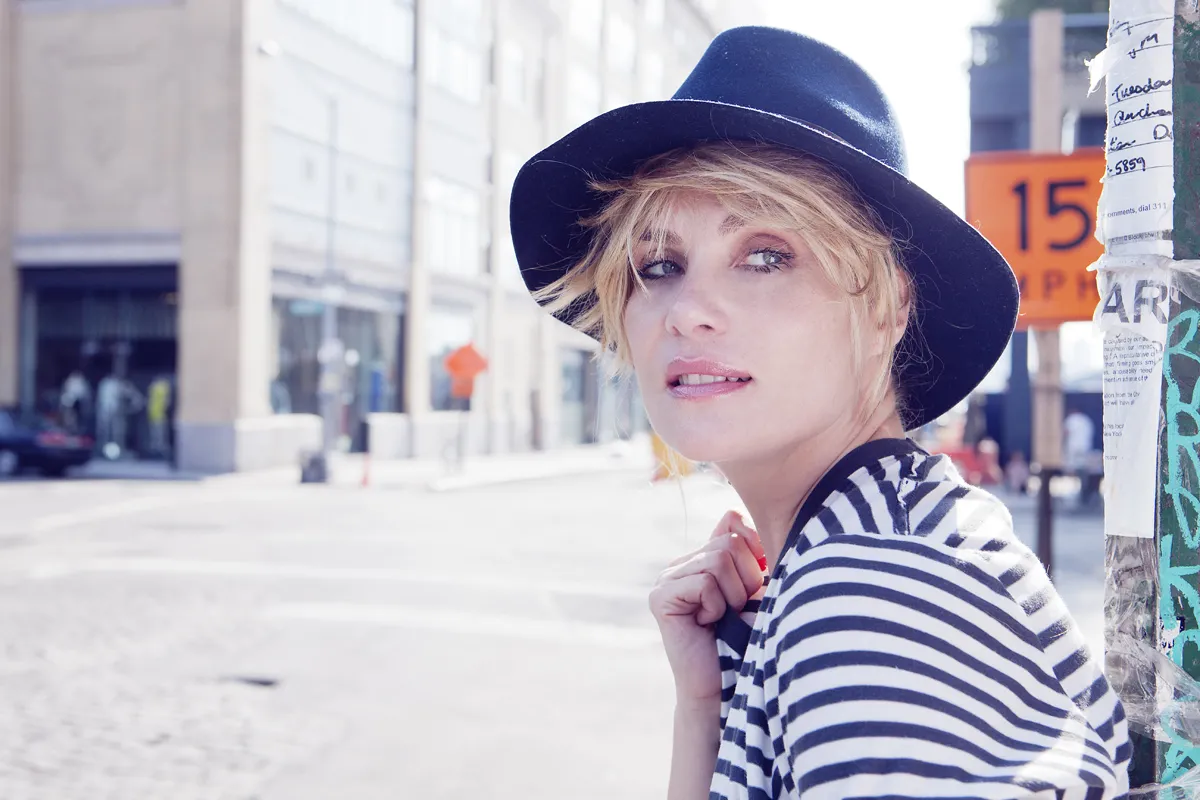6133329-emmanuelle-seigner.jpg
