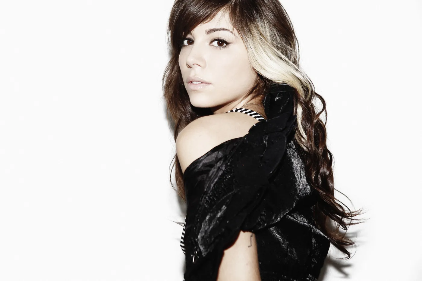 6192059-christina-perri.jpg