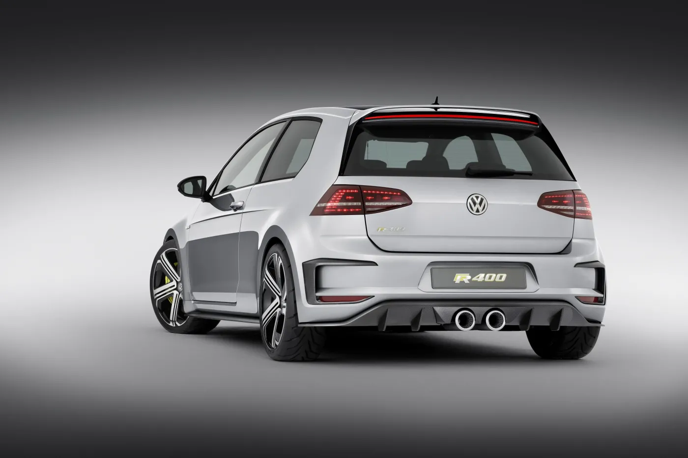 6191180-the-golf-r-400-02.jpg