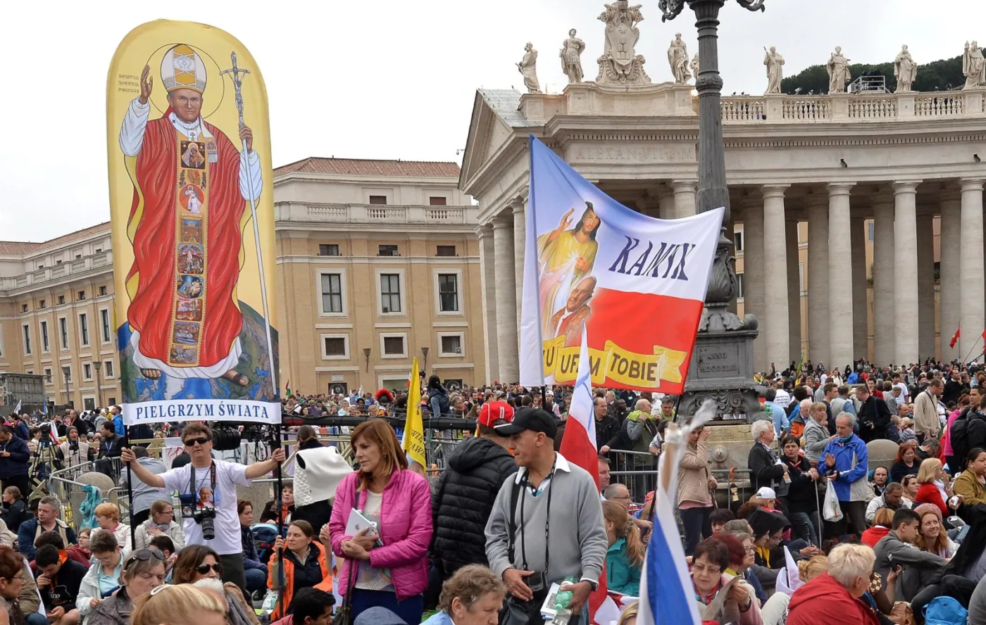 Wierni na Placu św. Piotra