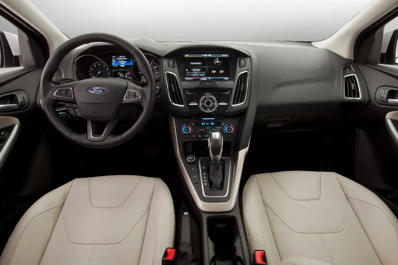 6217433-15fordfocus-07-hr.jpg