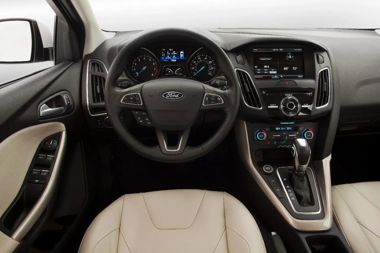 6217462-15fordfocus-08-hr.jpg