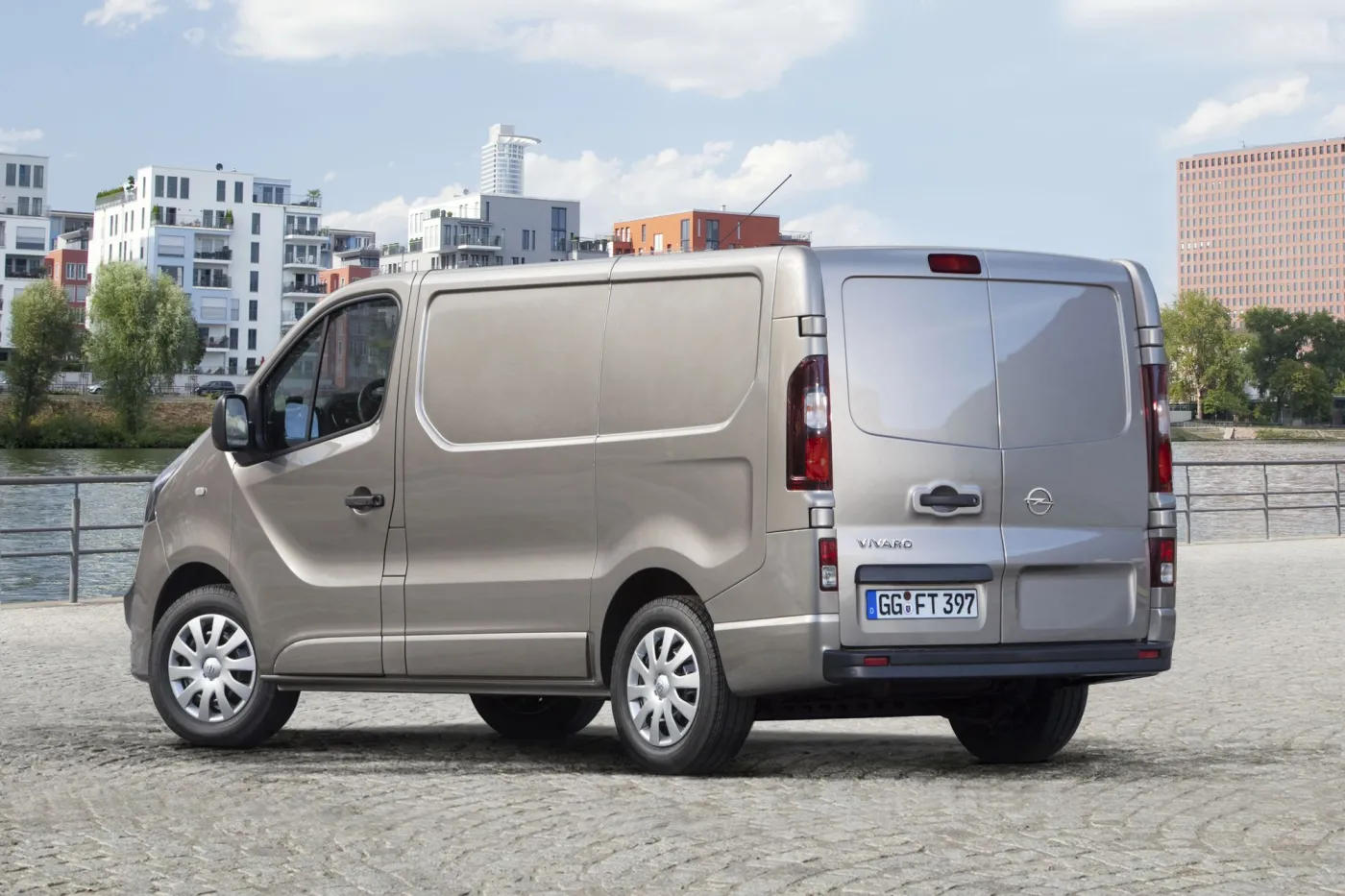 6065125-opel-vivaro-290812.jpg