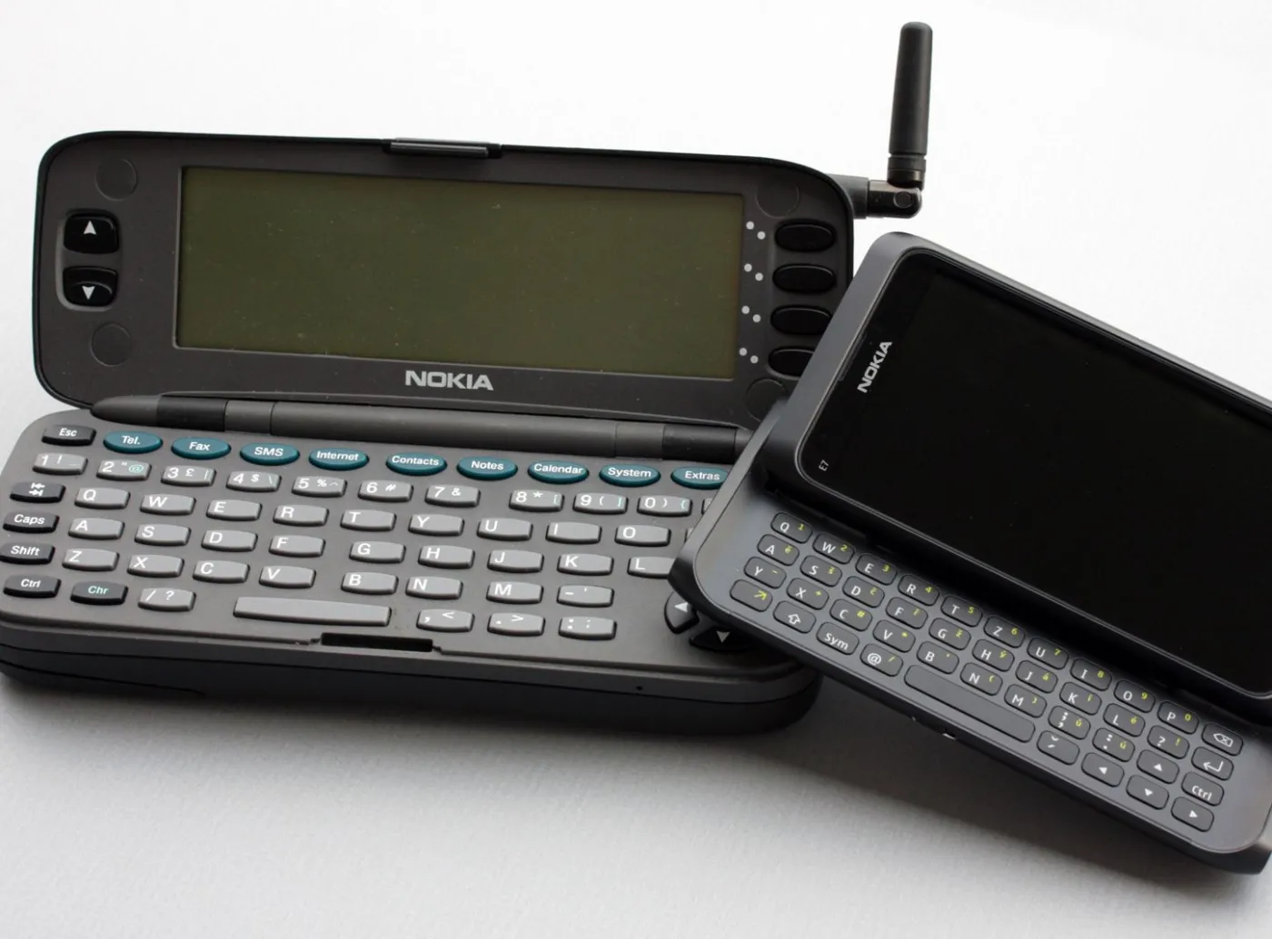 6269794-nokia-communicator.jpg