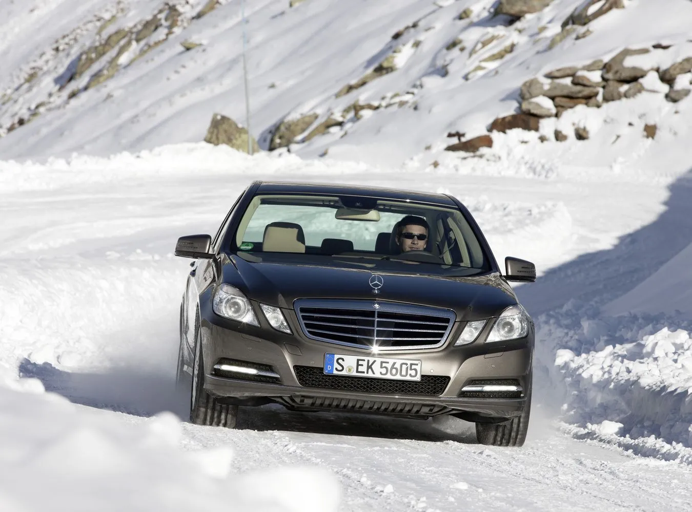 2956022-mercedes-klasy-e.jpg