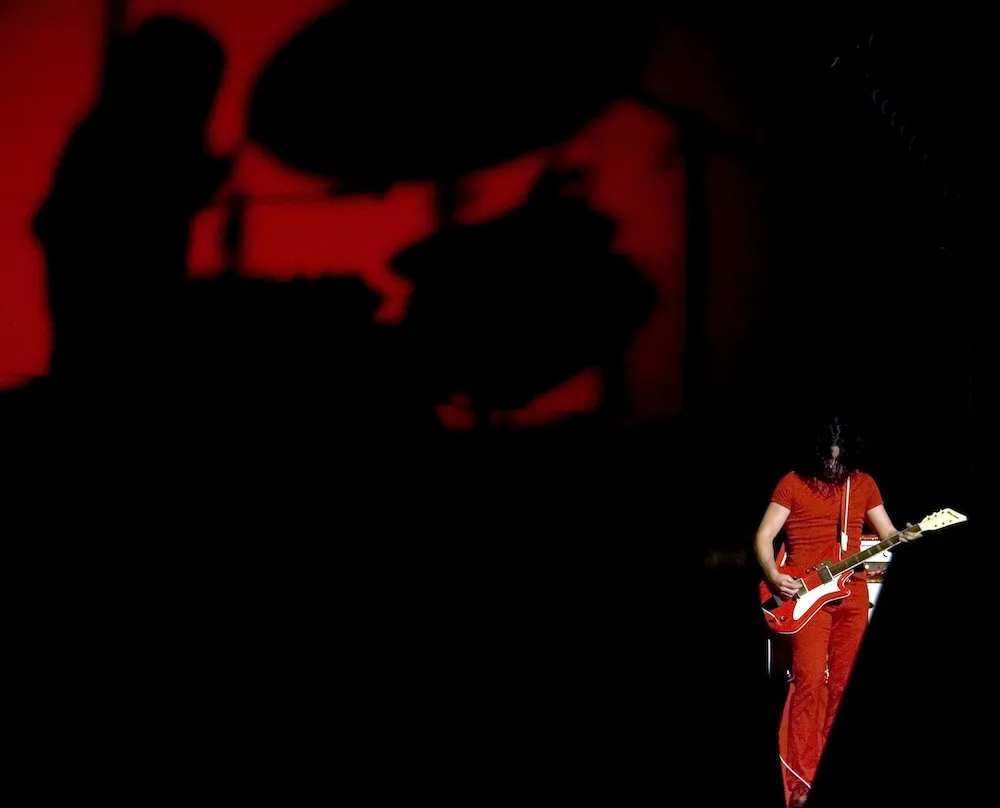 5938397-the-white-stripes.jpg