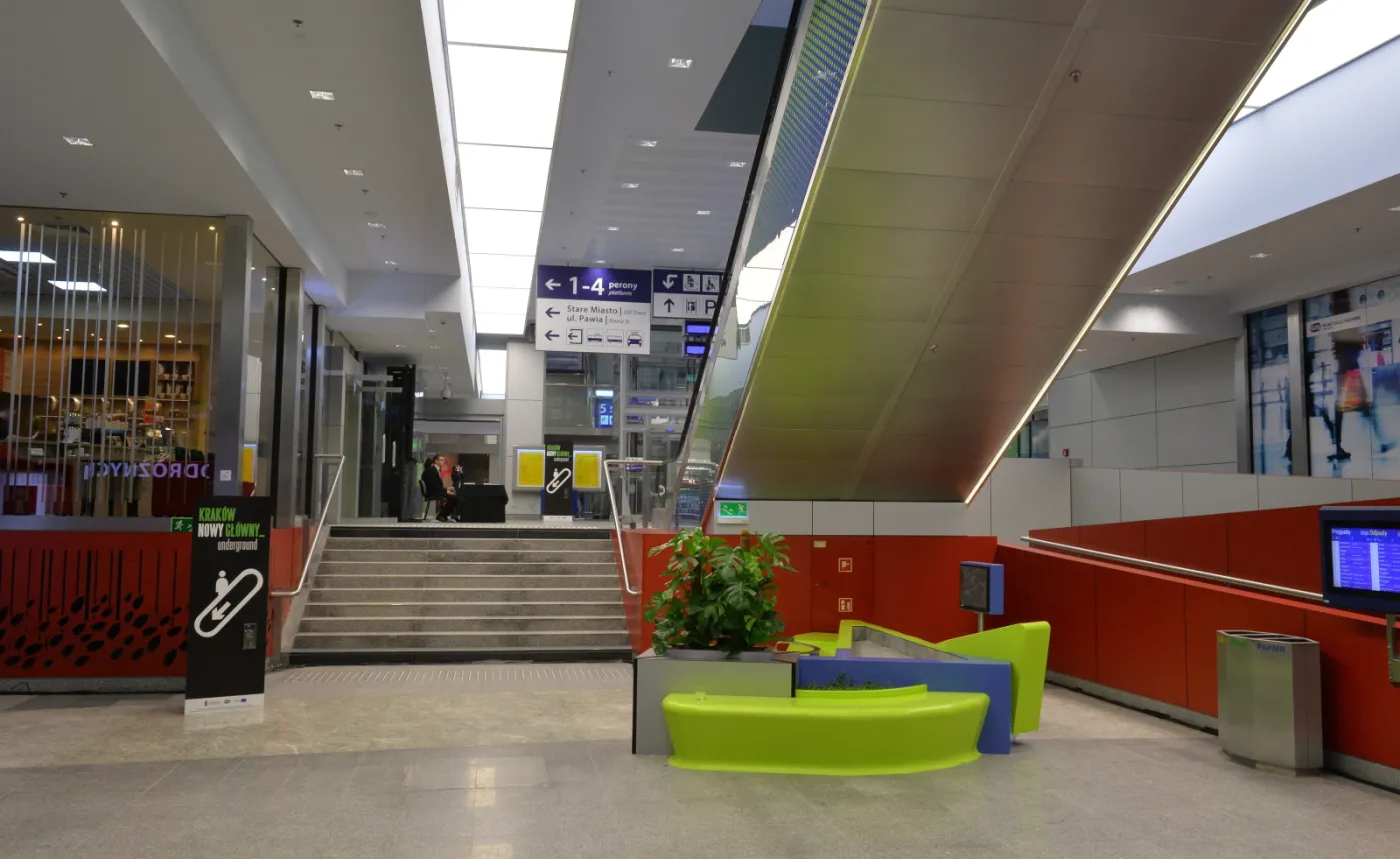 5939344-dworzec-pkp-krakow.jpg