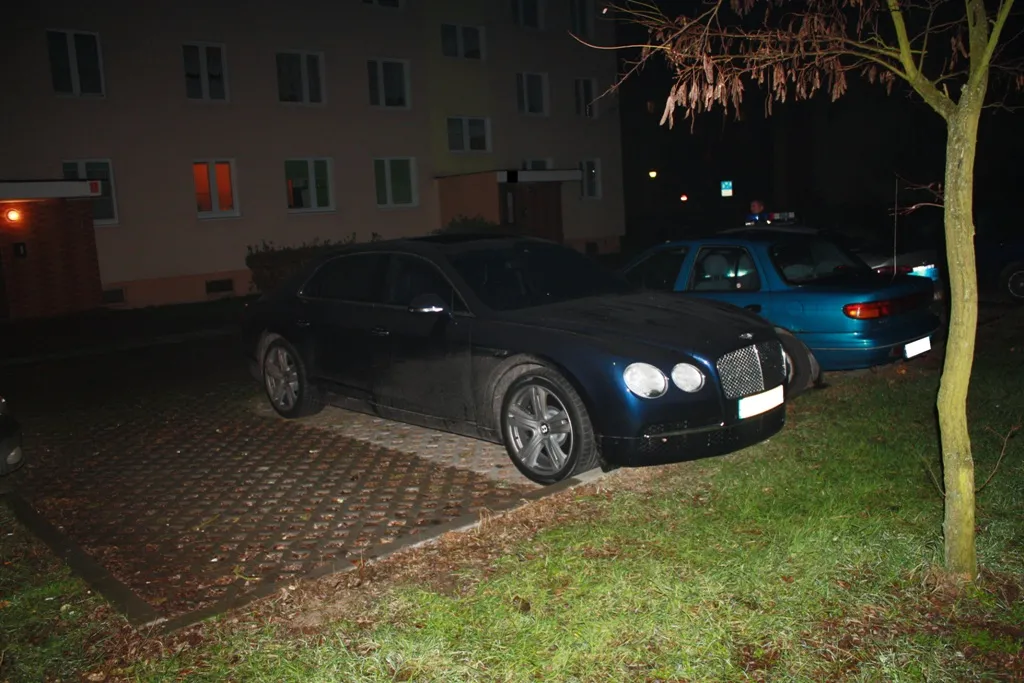 5643234-bentley171113-3.jpg